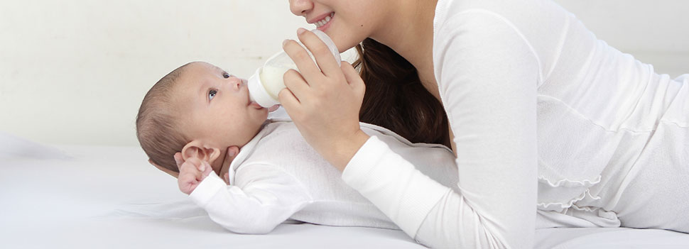 赤ちゃんのミルクの量の目安とミルクの期間