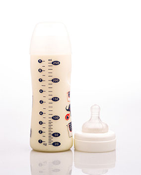 赤ちゃんはいつまでミルクを飲むの？